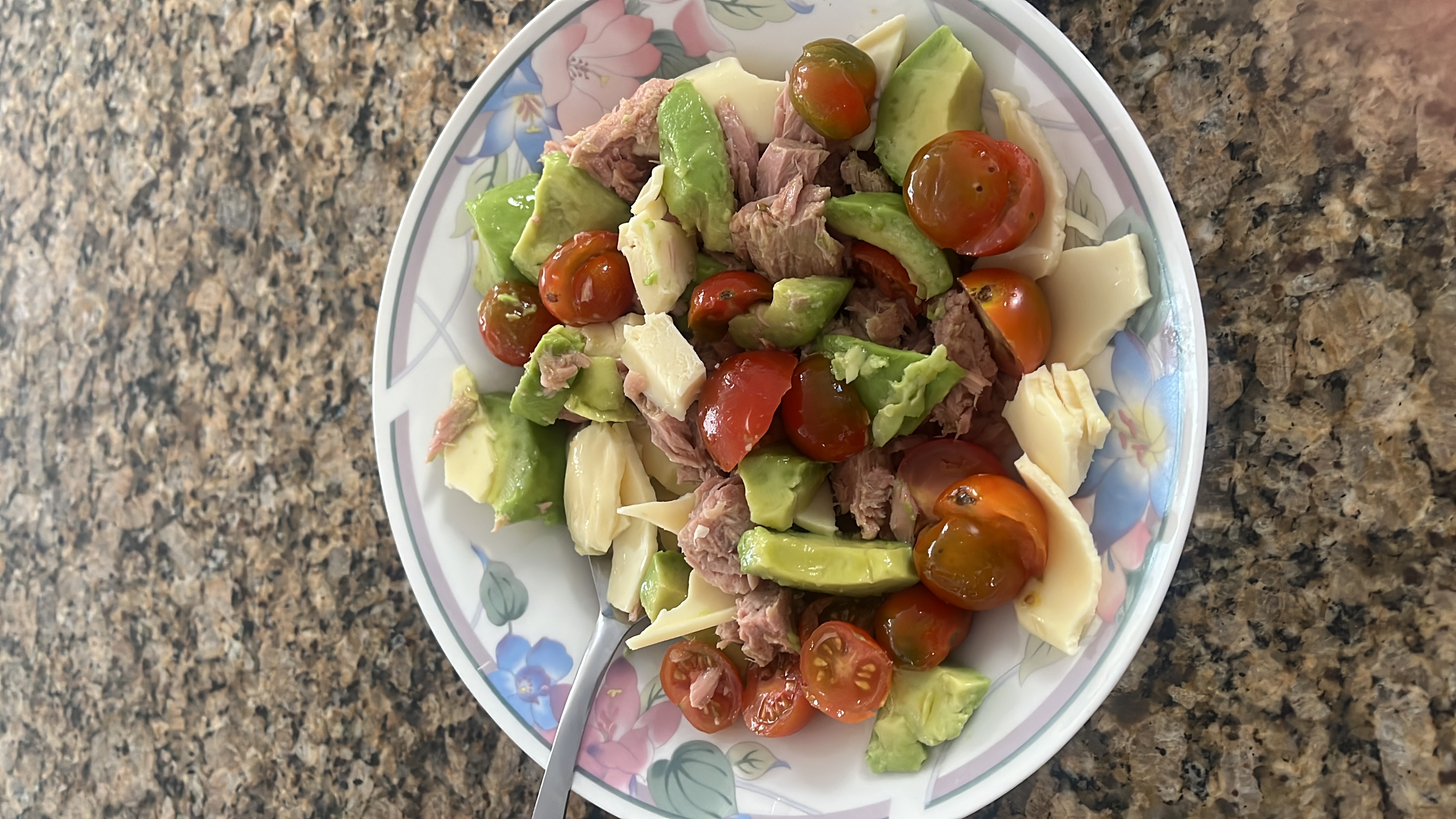 Ensalada de atún con aguacate