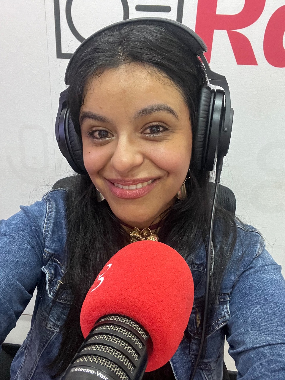 Primera entrevista en CCB Radio presentando MIYITAS